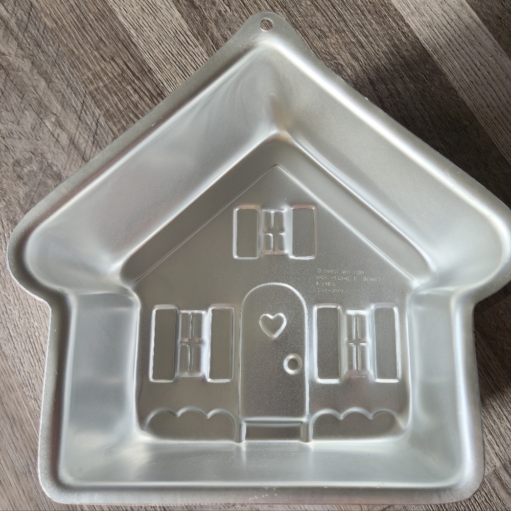 Vintage Wilton 1982 Holiday House Cake Pan Kit -‎ Gingerbread Christmas